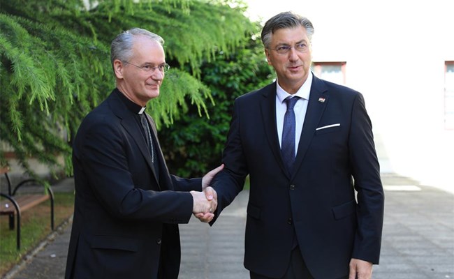 Nadbiskup Kutleša i premijer Plenković obišli Zagrebačku katedralu
